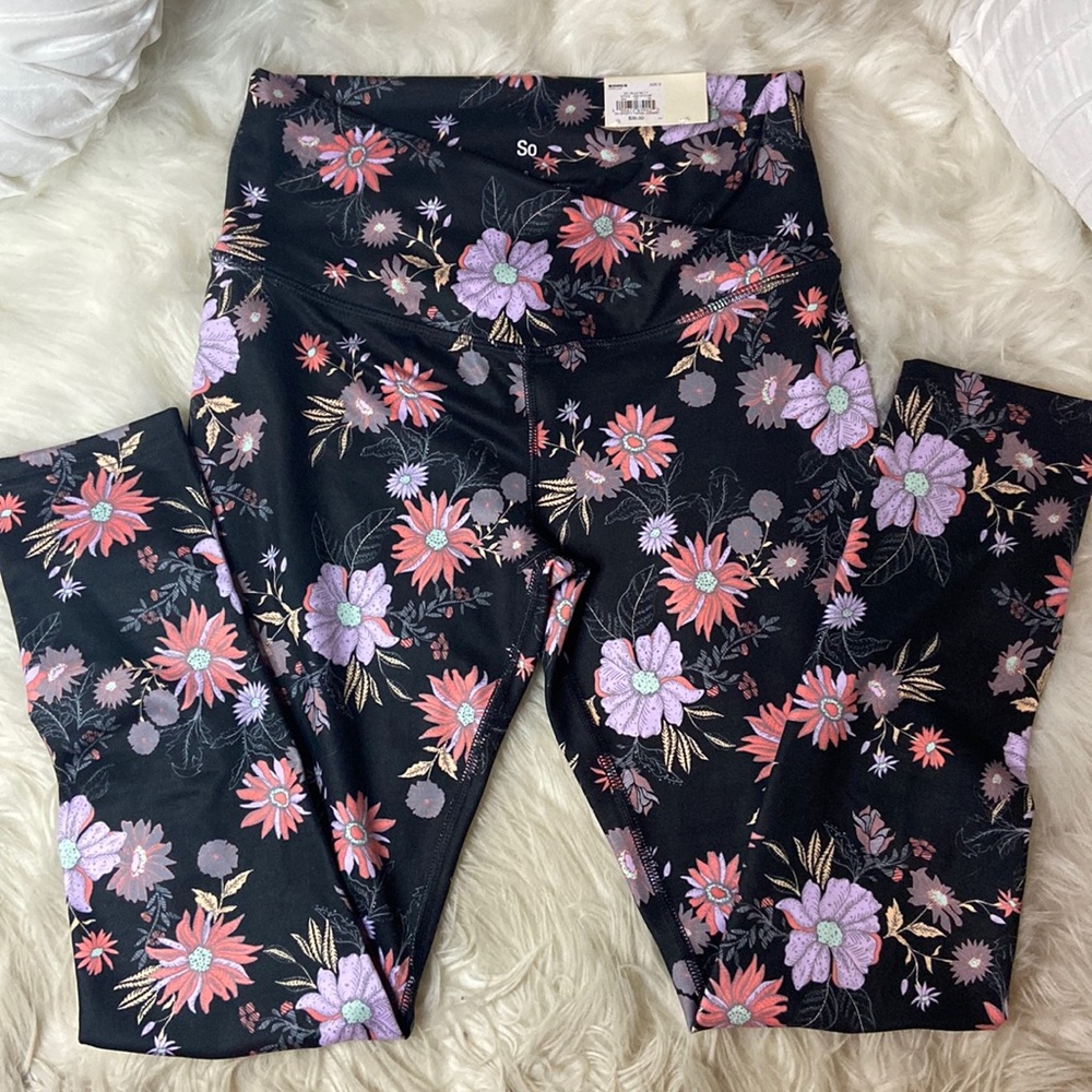 Beautiful leggings! - Picture 1 of 5